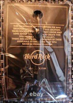 Hard Rock Cafe Ushuaia Skull And Penguins Icon Shaped Mint Pin With Card/bag