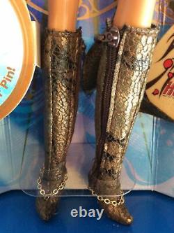 2007 Gold Label Hard Rock Cafe Collector Barbie Doll With Hrc Collector Pin- Plume