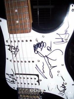 Autographe Yamaha Guitar Nightwish Et Syndicate Sonique