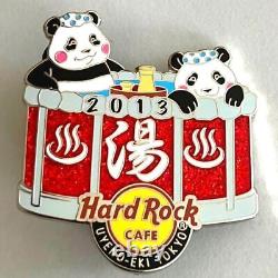 Badge de pin du Hard Rock Cafe Panda Onsen Bath Sento 2013, Édition Limitée de la Gare d'Ueno à Tokyo.
