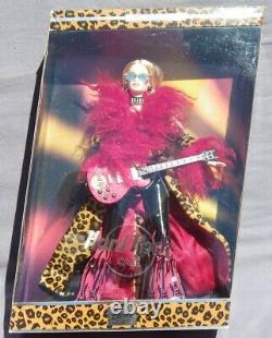 Barbie Hard Rock Cafe 2003 Mattel B2509 Pin’s Guitare Flamme Musique Boite Nrfb