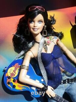 Barbie Hard Rock Cafe 2005 Mattel J0963 Guitare De La Broche Flamme Tatouée Blue Jean