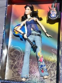 Barbie Hard Rock Cafe 2005 Mattel J0963 Guitare De La Broche Flamme Tatouée Blue Jean