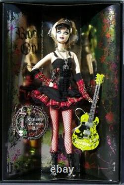 Barbie Hard Rock Cafe Punk Araignée 2008 Mattel L9663 Pin’s Guitare Poupée Boite