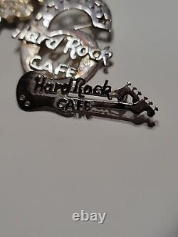 Épingles en argent sterling du personnel du Hard Rock Cafe avec d'autres épingles du personnel