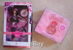 Hard Rock Cafe 2006 Barbie Hrc Pin + Barbie Parfum Et Boa De Plumes Nouvelles Dans Les Boîtes