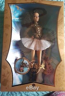 Hard Rock Cafe Barbie Doll Avec Collector Pin 2007 Nrfb Rare Htf 6ème En Série