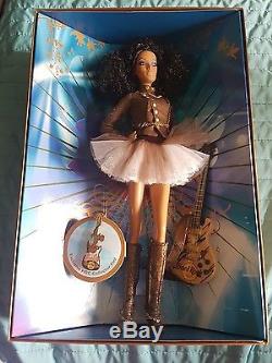 Hard Rock Cafe Barbie Doll Avec Collector Pin 2007 Nrfb Rare Htf 6ème En Série
