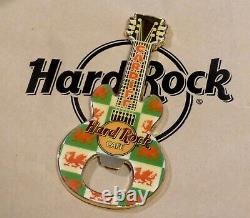 Hard Rock Cafe CARDIFF HRC. Aimant de réfrigérateur décapsuleur de bouteille de la ville, guitare V+. Difficile à trouver (VHTF).
