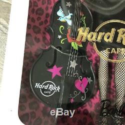 Hard Rock Café Doll Rockabilly 2009 Barbie Gold Label Mattel Nouveau Exclusive Pin