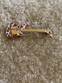 : Hard Rock Cafe Los Angeles Eddie Van Halen Kramer Guitar Pin NO NAME Banana Top <br/>would be translated to:<br/> Broche de guitare Kramer Eddie Van Halen du Hard Rock Cafe de Los Angeles, modèle Banana Top (sans nom)