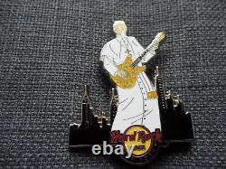 Hard Rock Cafe New York 2015 Pope Tour Skyline PROTOTYPE Pin (LE 5) translated to French is: Épingle Hard Rock Cafe New York 2015 Pope Tour Skyline PROTOTYPE (LE 5)