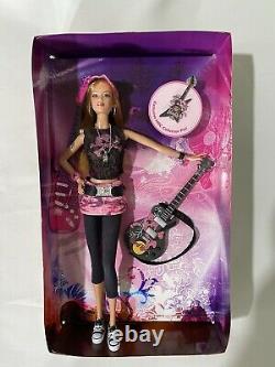 Label Rose 2006 Hard Rock Cafe Collector Barbie Doll /hrc Collector Pin