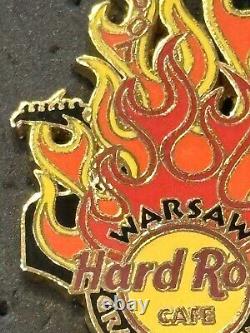 Le personnel du Hard Rock Cafe de Varsovie et l'ensemble d'ouverture officielle de 2 épingles 38054 36645