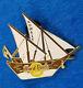 Rare Koweït Twin Masted Dhow Voilier Navire Blanc Voiles Hard Rock Cafe Pin